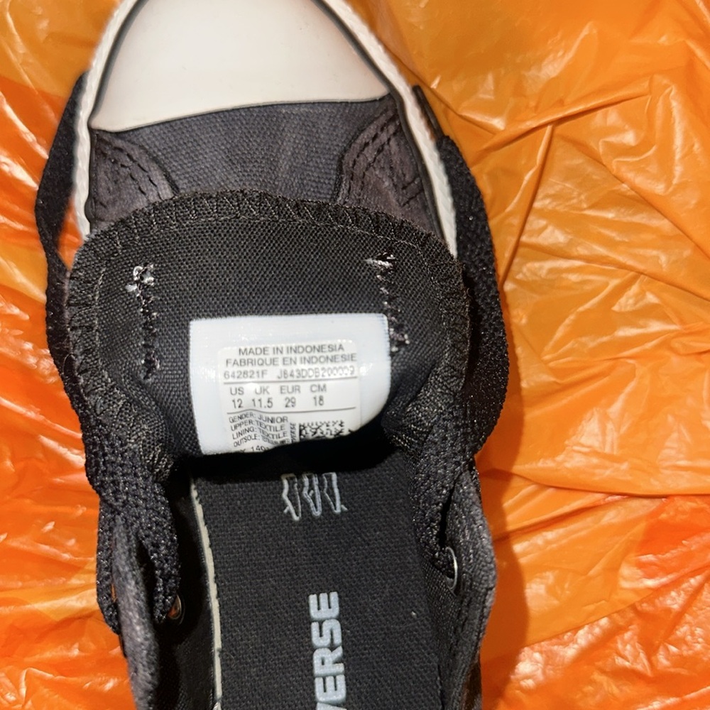 CONVERSE: CHUCK TAYLOR LOW TOP. Grey & Black Denim/ White & Black sole. Kids 12. - Picture 11 of 11